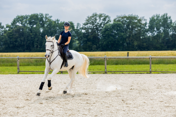 Schülerin beim Reiten